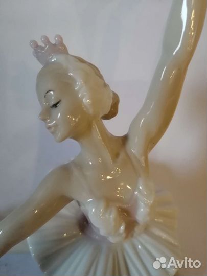 Статуэтка фарфор балерина. Италия pavone