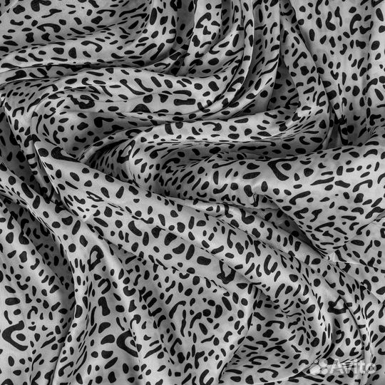 Отрез ткани. Атлас. Лео