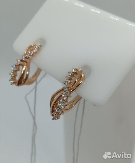 Серьги с синтетическим камнем Золото