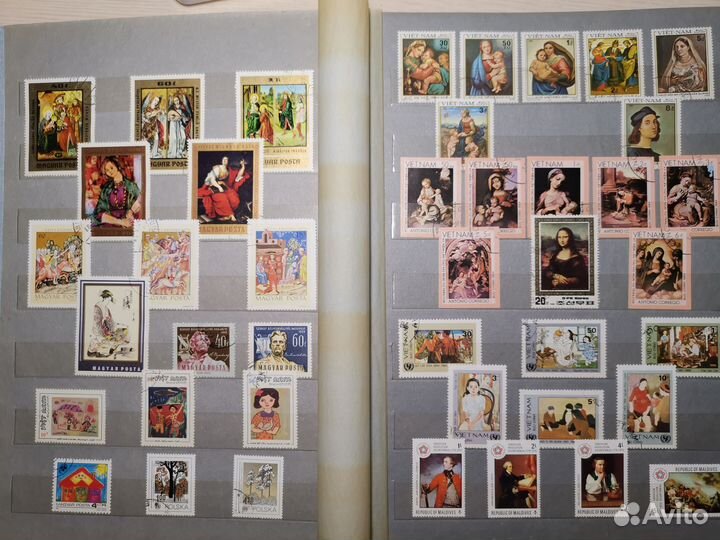 Почтовые марки в альбоме