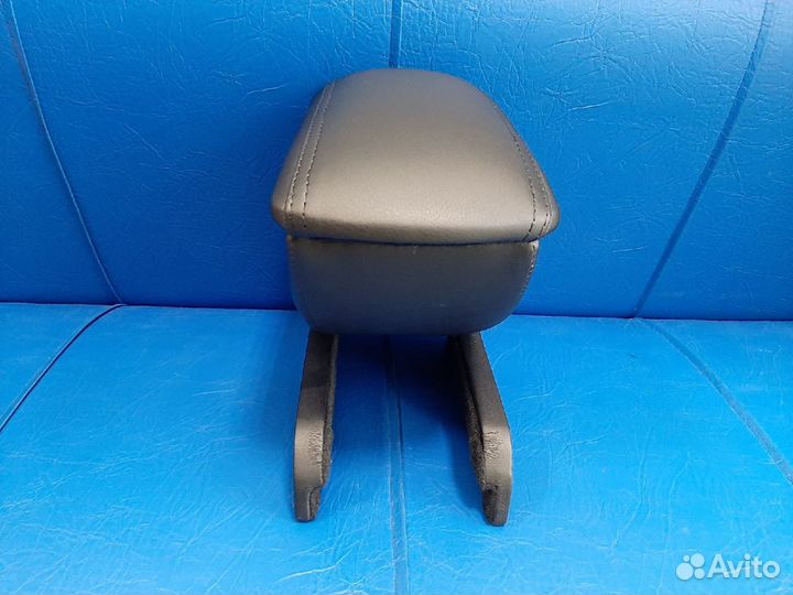 Подлокотник Skoda octavia A4 Tour