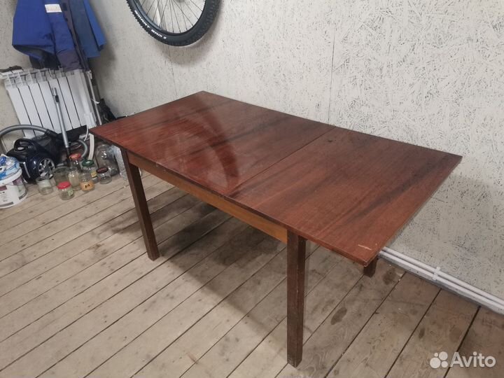 Кухонный стол