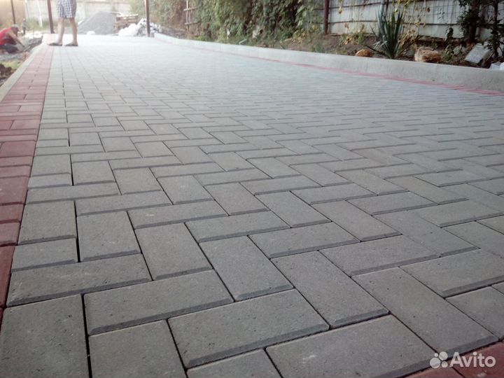 Мастер, бригада на укладку тротуарной плитки