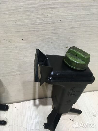 Бачок гидроусилителя гур VW Passat B5+