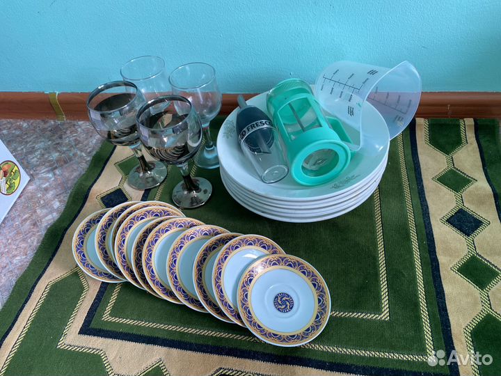 Тарелки сахарница бокалы мерный стакан