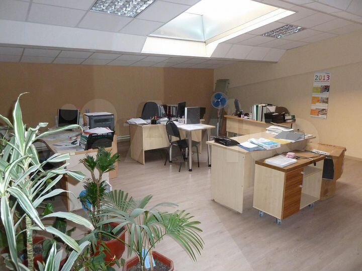 Торговая площадь 145 м², склад и офис