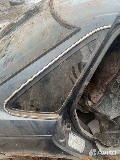 Форточка задняя правая Ford taurus 2 1993