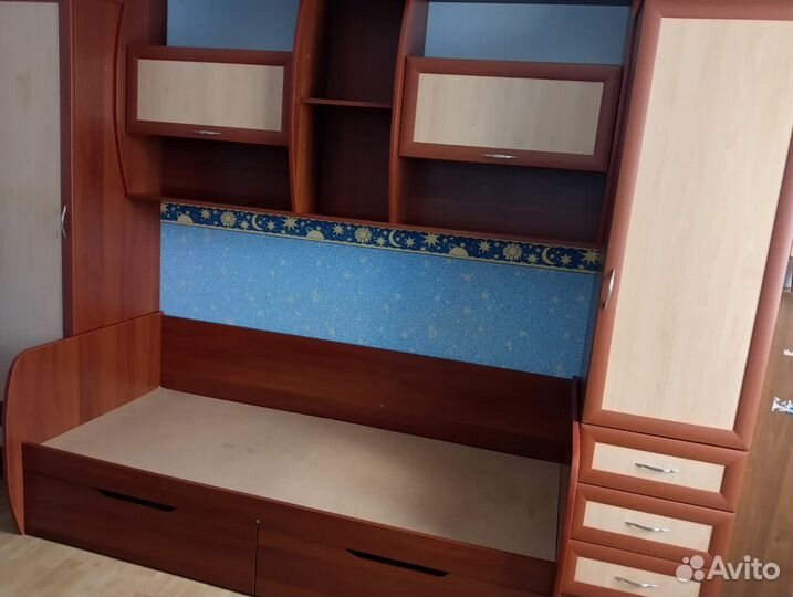 Комплект детской мебели стенка с кроватью