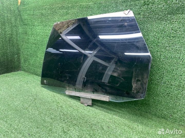 Стекло двери заднее левое Volkswagen Passat B3