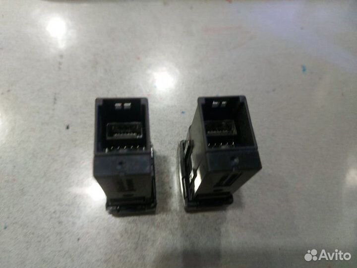 USB AUX разъем Toyota Land Cruiser 200