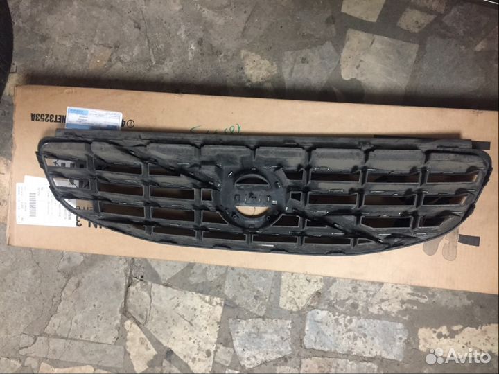 Решетка есть трещины Volvo XC60