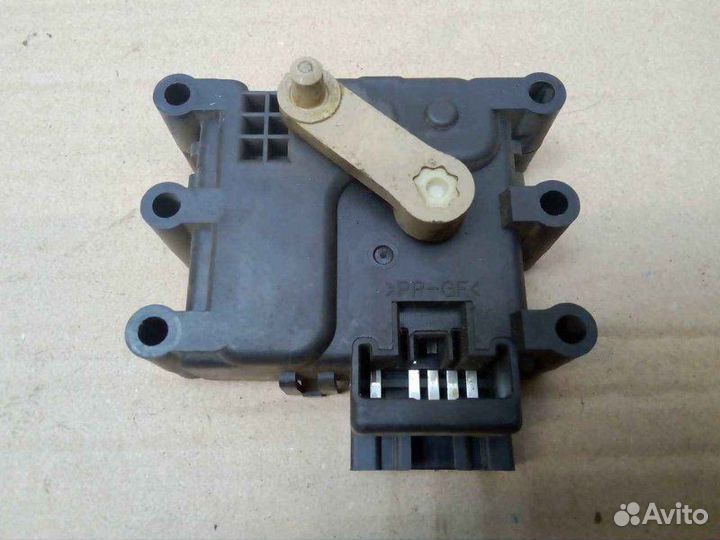 Моторчик заслонки отопителя Mazda 3 BK 1.6