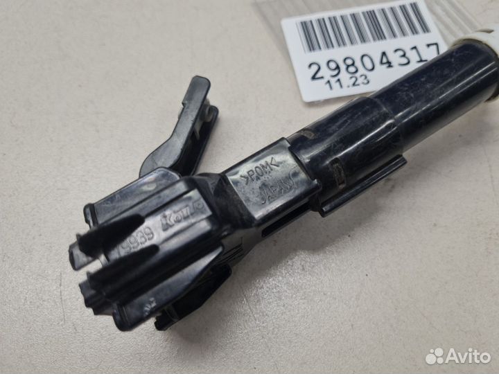 Форсунка омывателя фары левая Toyota Land Cruiser