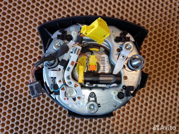 Подушка безопасности в руль Audi A8 D4 long 4.2