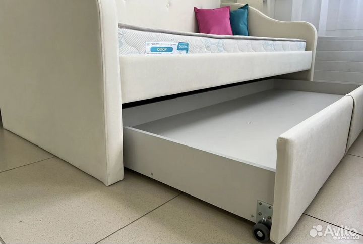 Мягкая выдвижная детская кровать