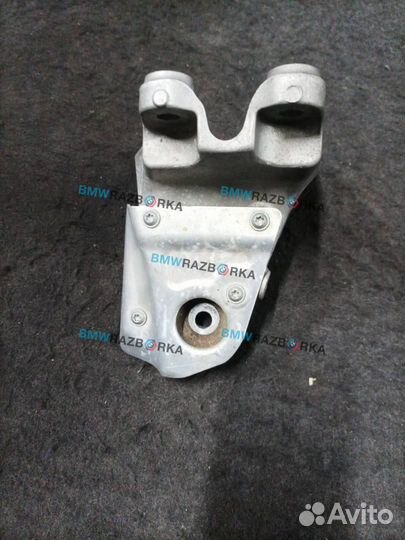 Кронштейн двигателя правый BMW 5 G30/G31 2017