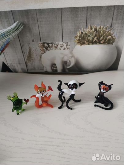 Фигурки из цветного стекла