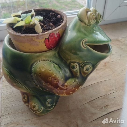 Подставка под цветы металлическая