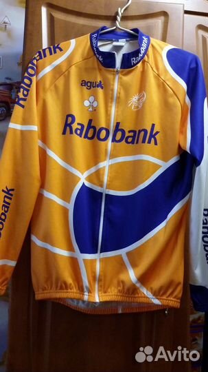 Спортивная кофта на мальчика (на рост 164-170)