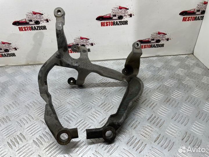 Кронштейн компрессора пневмоподвески Audi A8 седан