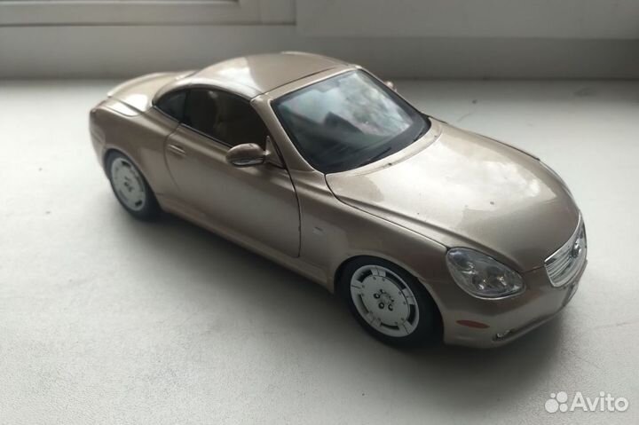 Масштабная модель 1:18 Lexus SC430