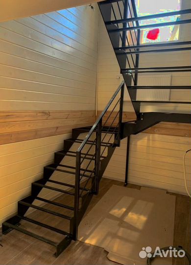 Лестничные перила кованные с монтажем