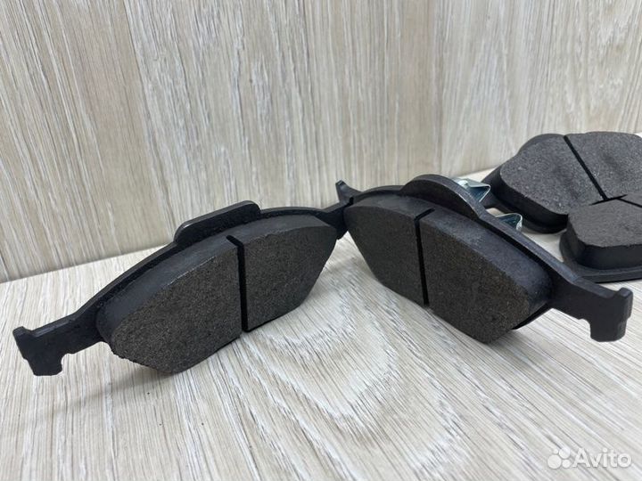 Колодки тормозные передние Ford Fusion 1.4 2002