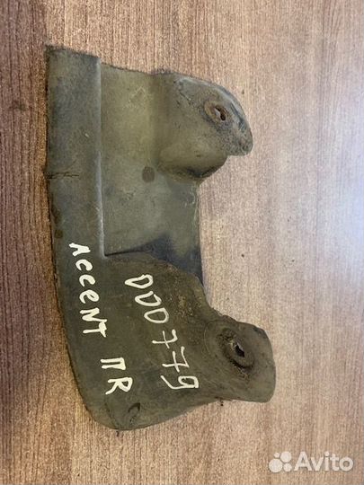 Брызговик передний правый hyundai accent (2000)