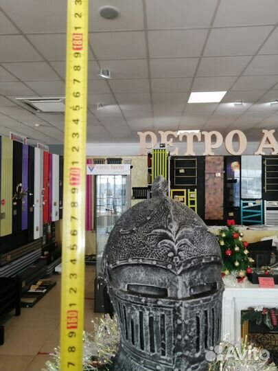 Рыцарь фигура в человеческий рост в доспехах