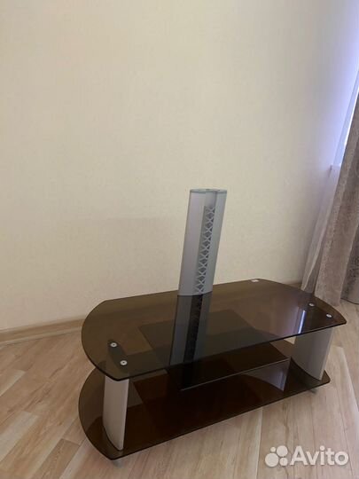 Стеклянная тумба под телевизор