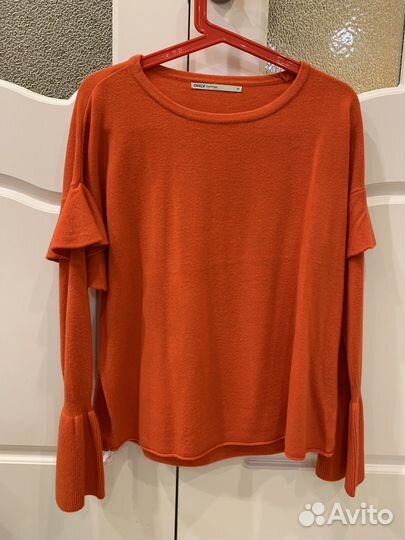 Свитер женский