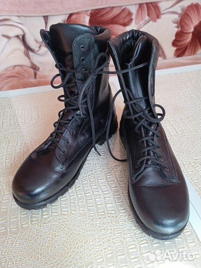 Продаю 2 комплекта полевой формы и берцы