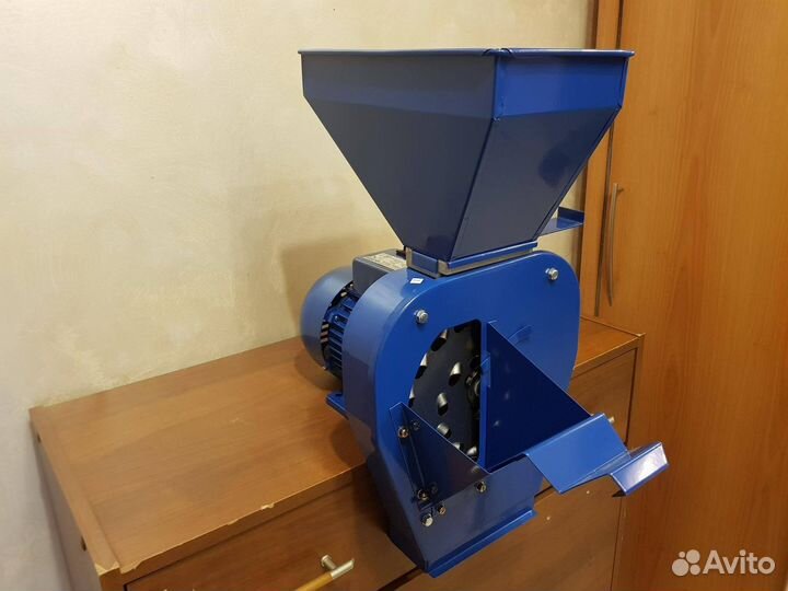 Кормоизмельчитель зернодробилка Зубр 2