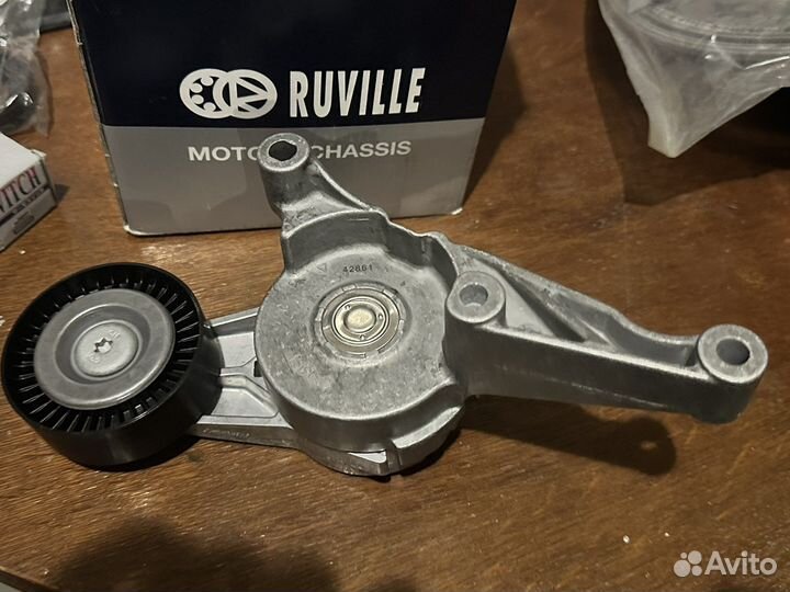 Натяжитель с роликом