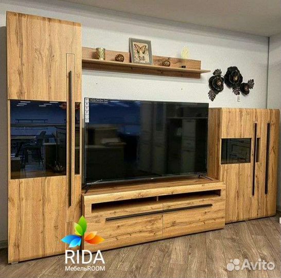Гостиная. Тумба тв. Шкаф витрина