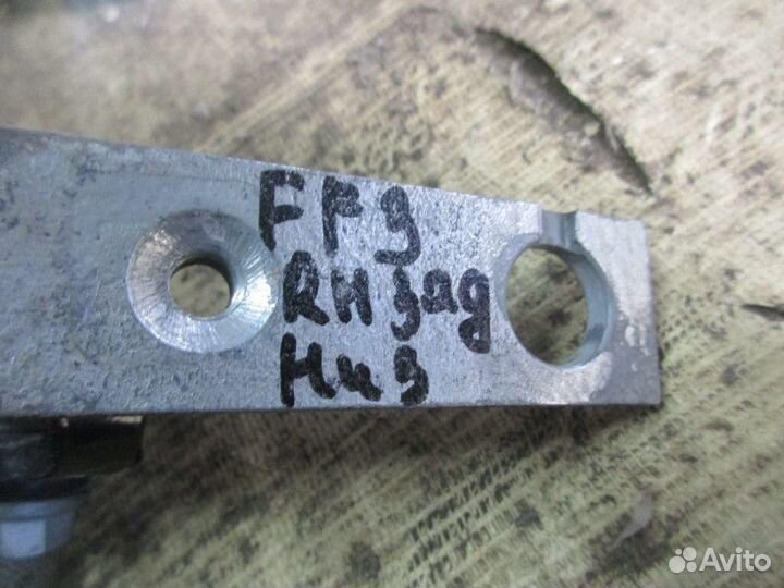 Петля двери задней правой нижняя Ford Focus III 20