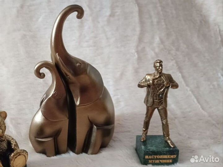 Статуэтки в ассортименте