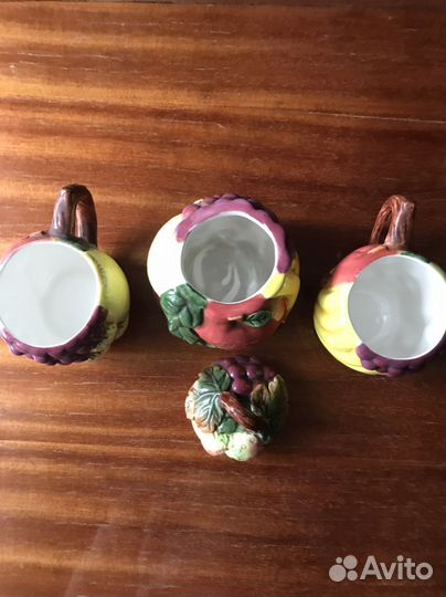 Сахарница и две чашки декоративные