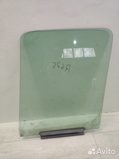 Стекло передне двери (опускное ) правое Mercedes