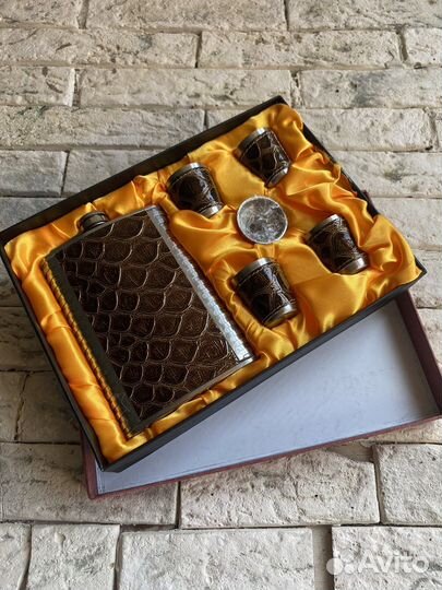 Подарочный набор фляжка и стопки