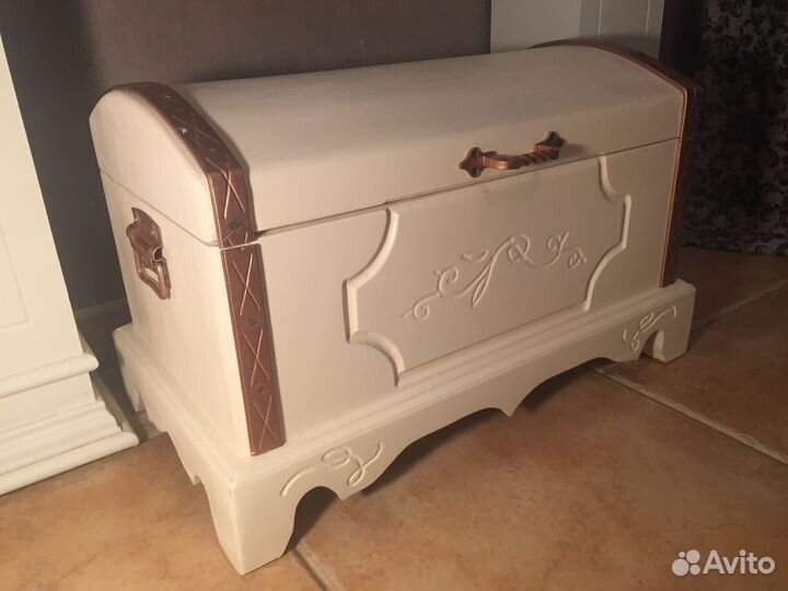 Сундук деревянный