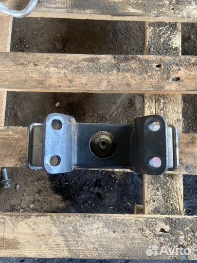 Подушка АКПП Kia Sorento BL D4CB 2007