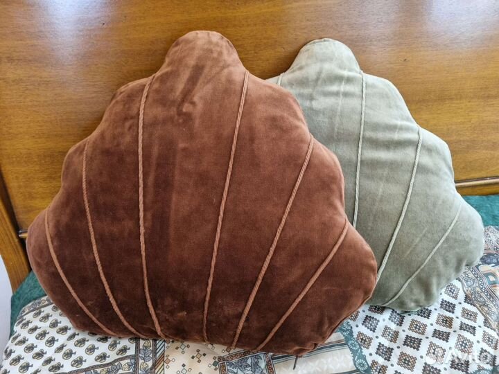 Подушки велюровые в форме ракушек