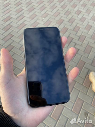 Телефон iPhone 11