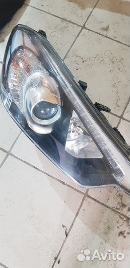 Правая фара ксенон на KIA cerato 3