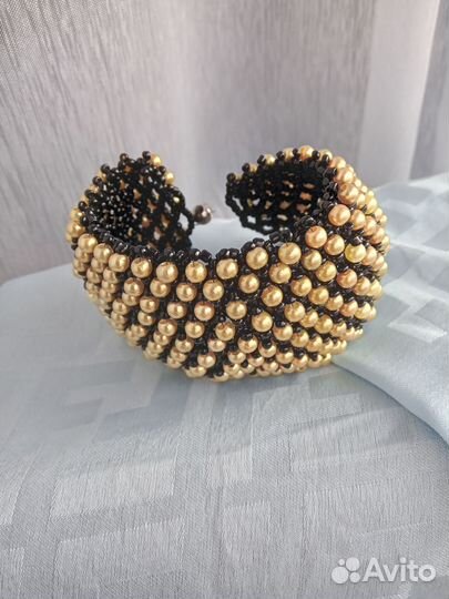 Браслет из бисера и бусин