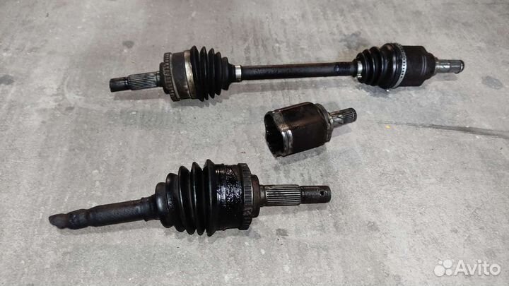 Привод (полуось) левая Nissan primera P12