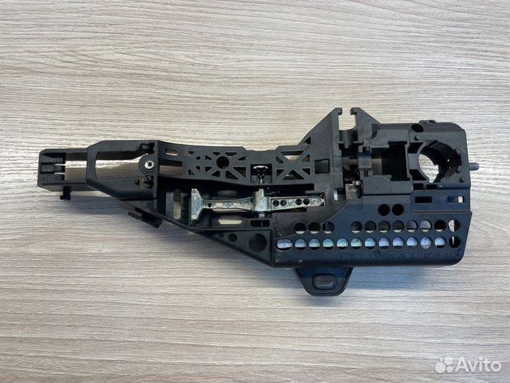 Кронштейн ручки двери левый LADA X-Ray