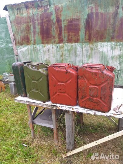 Канистры бу металлическая под сгм