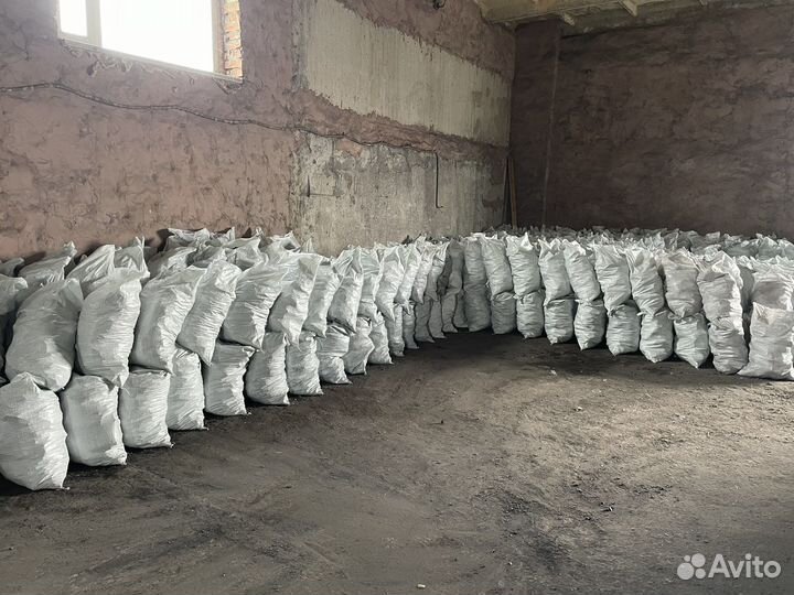 Уголь и дрова в мешках